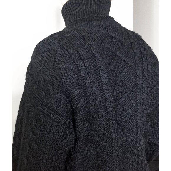 Luxury Cable Knit Turtleneck Sweater – Thick Knit | Classic Winter Essential - Picture 4 of 4